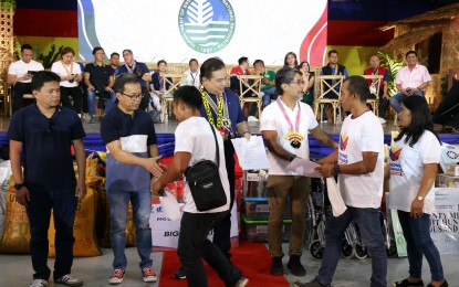 3K Bukidnon residents benefit from PBBM&rsquo;s rice, financial aid program