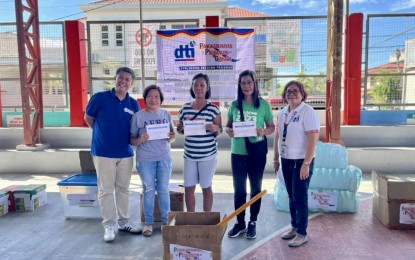 Ilocos Norte MSMEs receive livelihood kits 