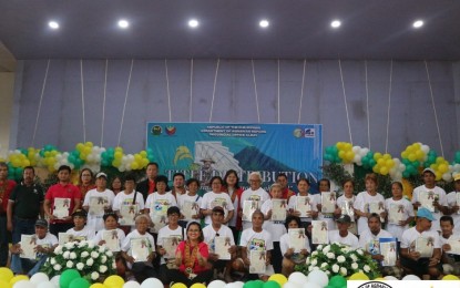 413 Albay farmers receive land titles under CARP