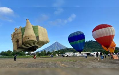 Bicol hot air balloon fest seen to attract more tourists