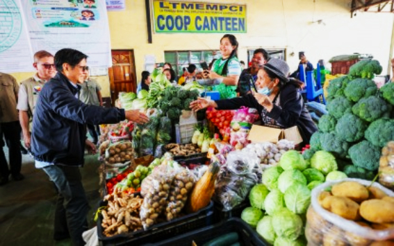 Malaca&ntilde;ang Distributes Benguet Vegetables to NCR Communities