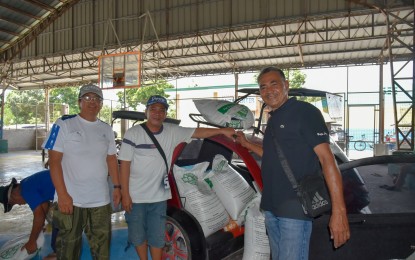 DA gives inbred rice seeds to Pampanga, Bulacan farmers