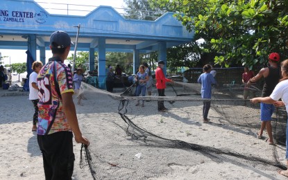 BFAR grants eco-friendly fish trap project to Zambales fishers