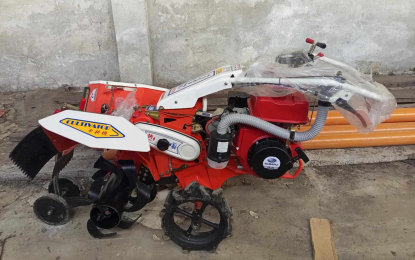DA grants Antique veggie farmers association with farm machinery