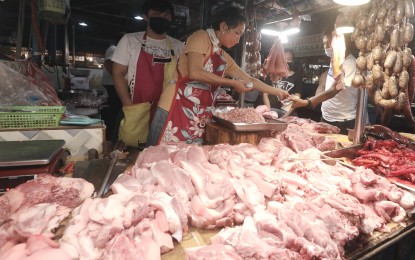 DA warns vs. health hazards from frozen meat in wet market