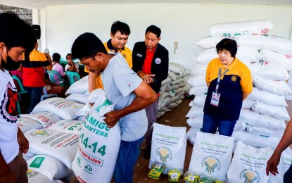 101 Tacurong farmers get free corn seeds, fertilizers