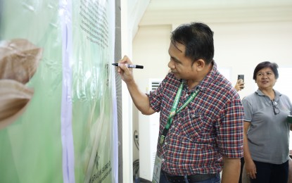 School-on-air trains W. Visayas farmers on climate-resilient agri