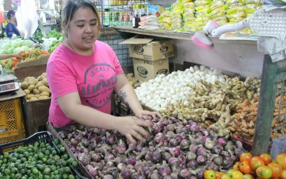 Hunt on for hoarders of onion, garlic